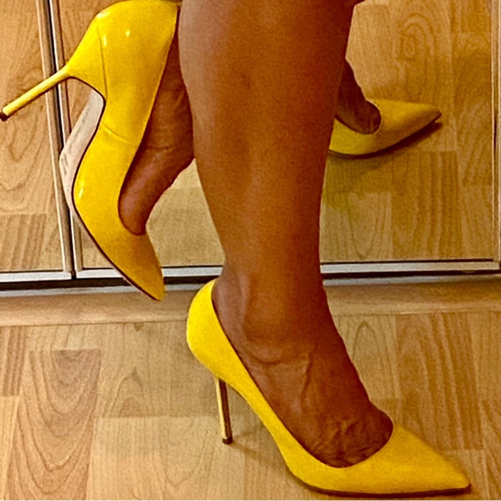 🌺MANOLO BLAHNIK YELLOW PUMPS🌺